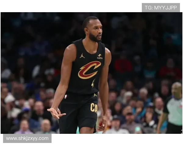 米切尔半场状态未热身9投仅3中三分1中3仅得8分助攻表现平平